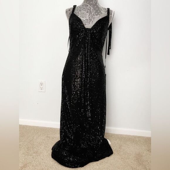 Macduggal gown - Picture 1 of 7